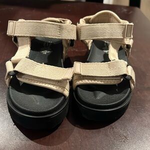 Baby Gap Toddler Sandals Size 9/10
